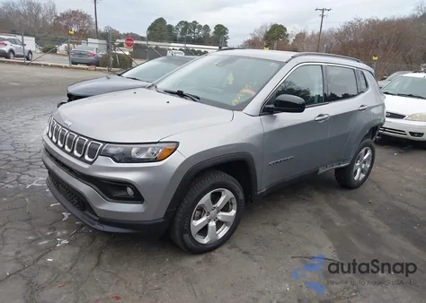 2022 Jeep Compass Latitude 4X4 z USA, uszkodzony, nr VIN 3C4NJDBB7NT133230